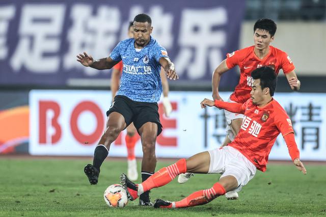 官方：罗德里荣获2024金球奖 维尼修斯获第二